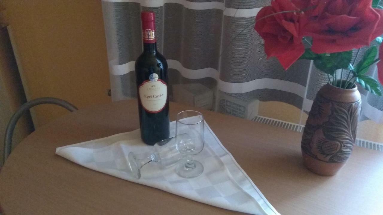 Kertesz Vendeghaz Hotell Eger Exteriör bild